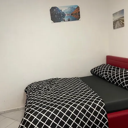 In Sued Mit 2 Betten. Apartment