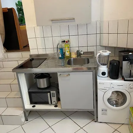 In Sued Mit 2 Betten. Apartment *